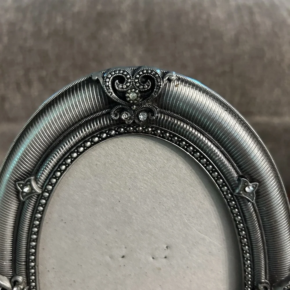 Vtg Oval Shaped Pewter Silvertone Rhinestone Embellished Photo Frame 5.5x7.5